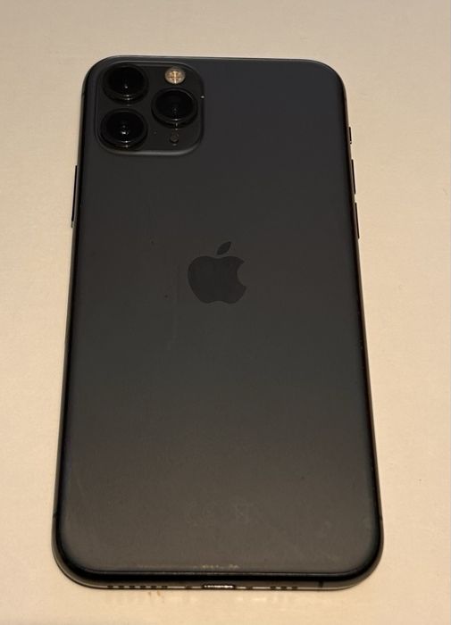 iPhone 11 Pro 81% baterie - full box