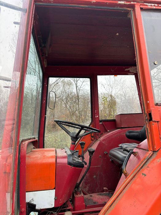 Tractor cu remorcă si plug