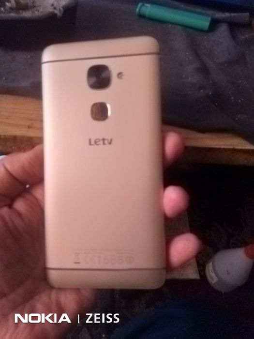 Telefon mobil Le tv model x526