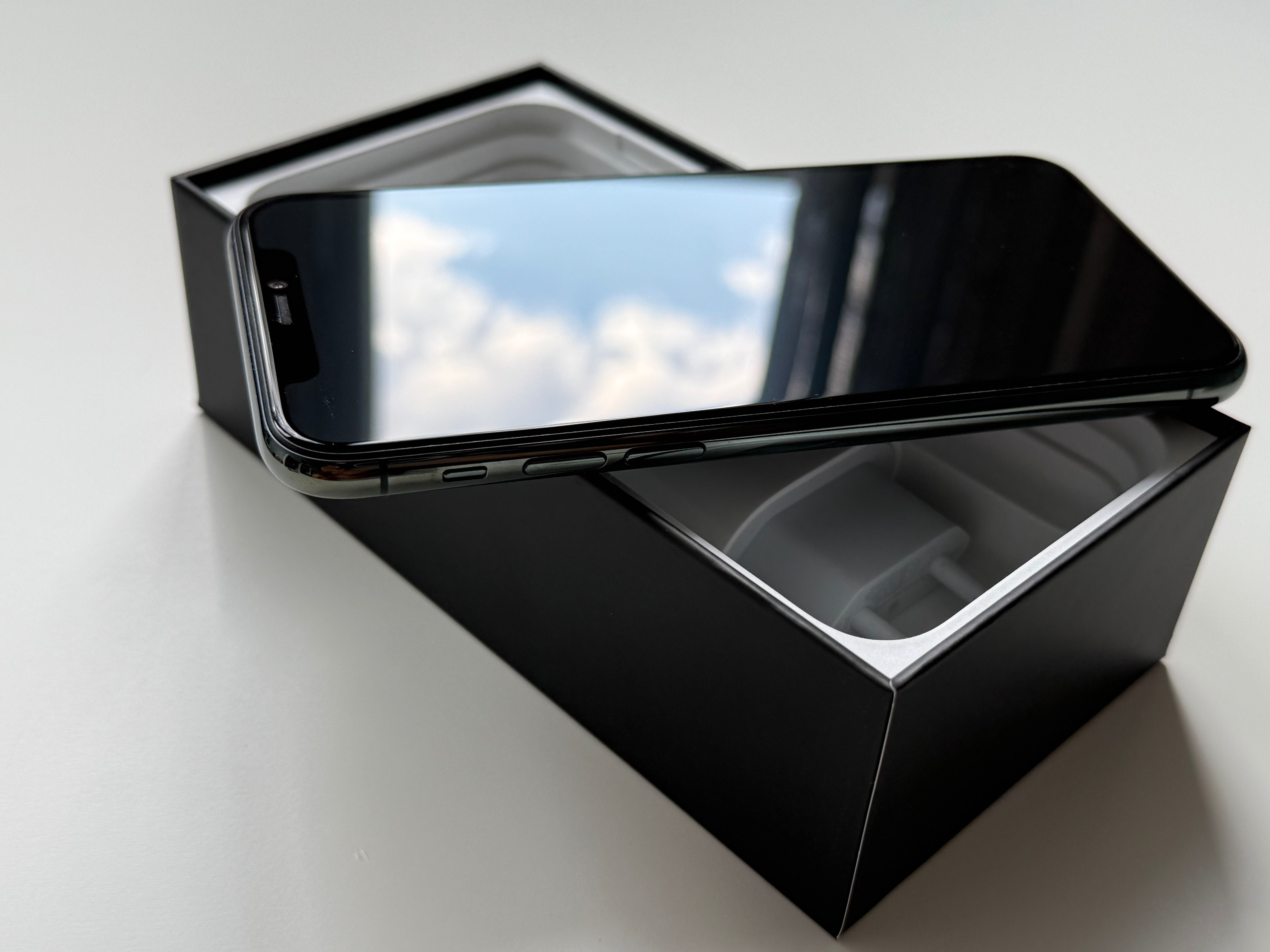 iPhone 11 Pro Midnight Green, 64GB