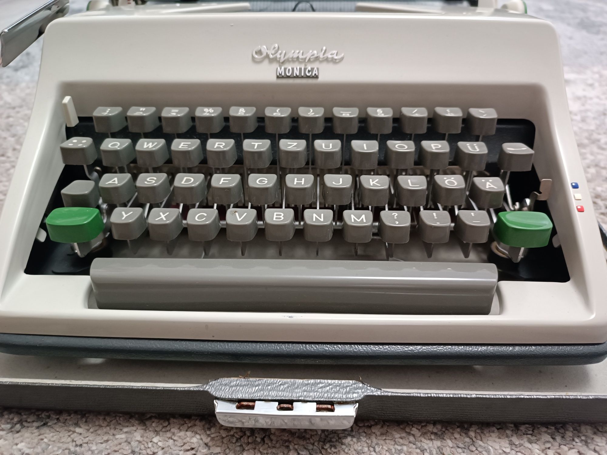 Mașină de scris mecanica Olympia Monica