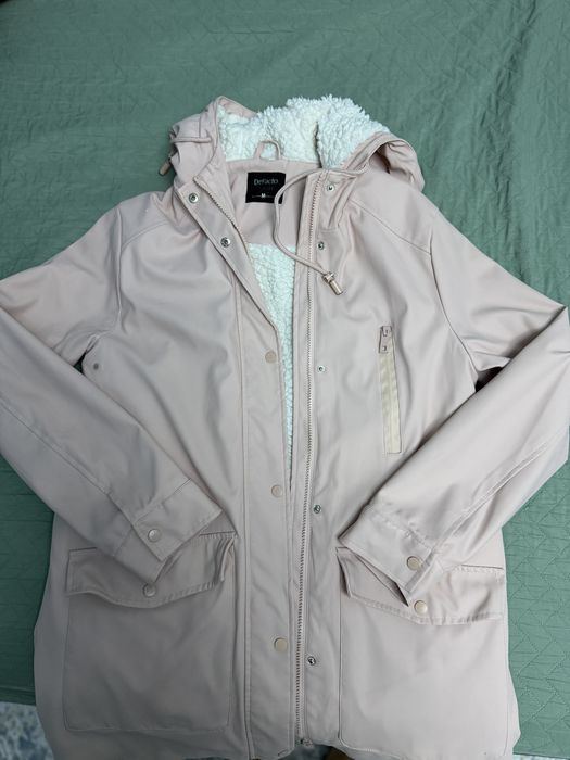 Продам женские куртки