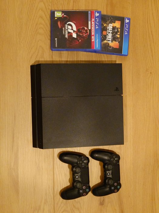 PlayStation 4 + 2 Контролера + 2 игри