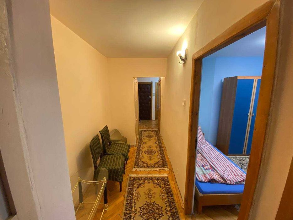 Închiriez apartament cu 3 camere zonă centrală