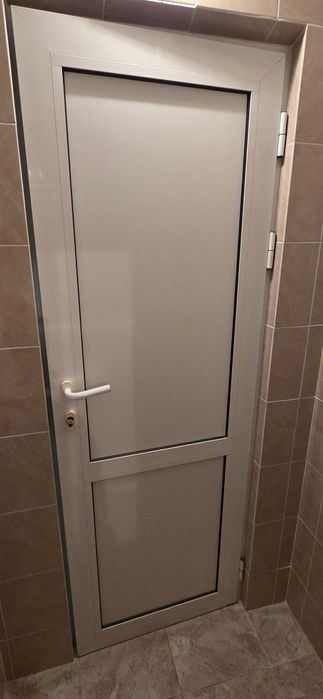 4 броя алуминиеви врати