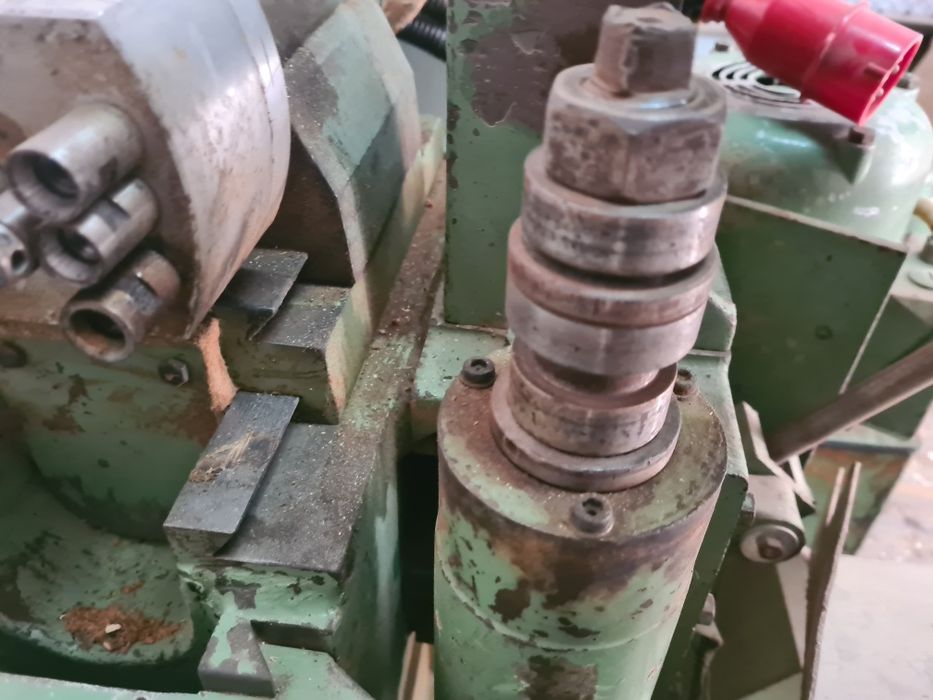 циркуляр фреза пробивна глава  с хидравлична карета,