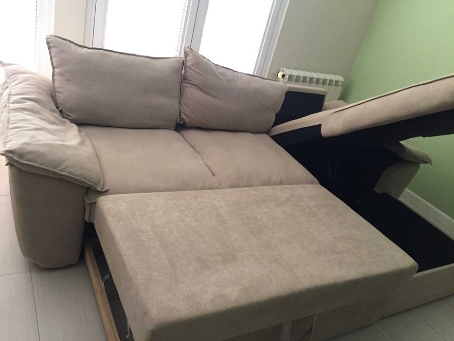 Триместен диван с лежанка