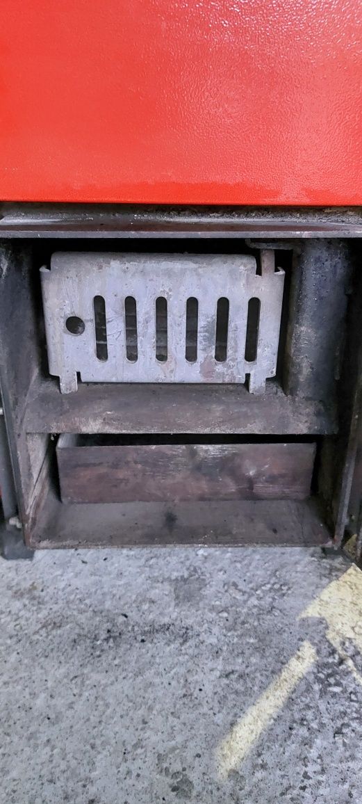 Котел на дърва Burnit 25 kW ползван 2 години. Работи перфектно.