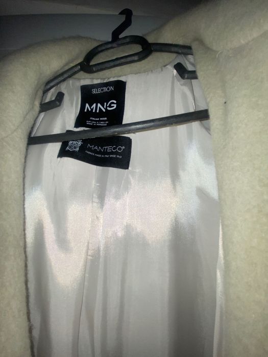 Palton nou cu eticheta