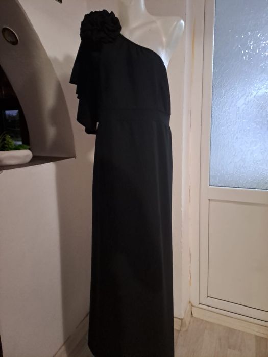 Rochiță cu urmăru gol