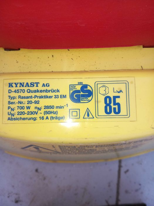 mașină tuns gazon electrică