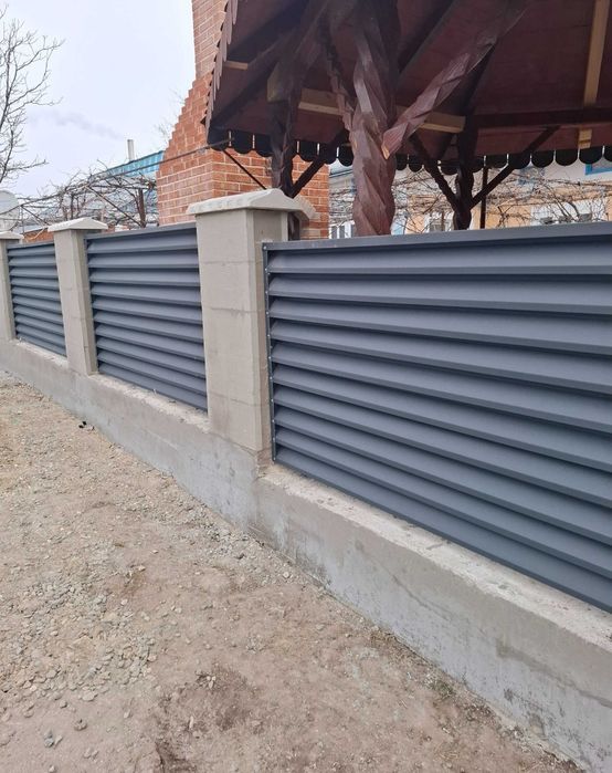 Garduri din sipca metalica ,plasa bordurat  etc