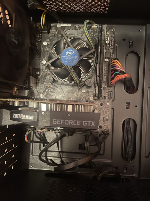 Vand PC pentru gaming