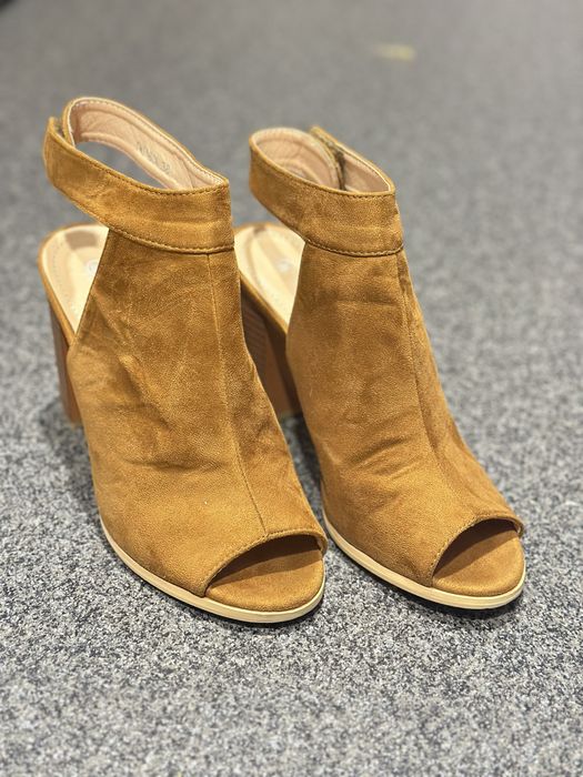 Botine decupate , Release , 38