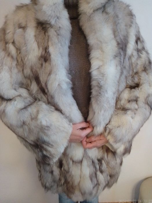 Vând haina de blana naturala vulpe polara