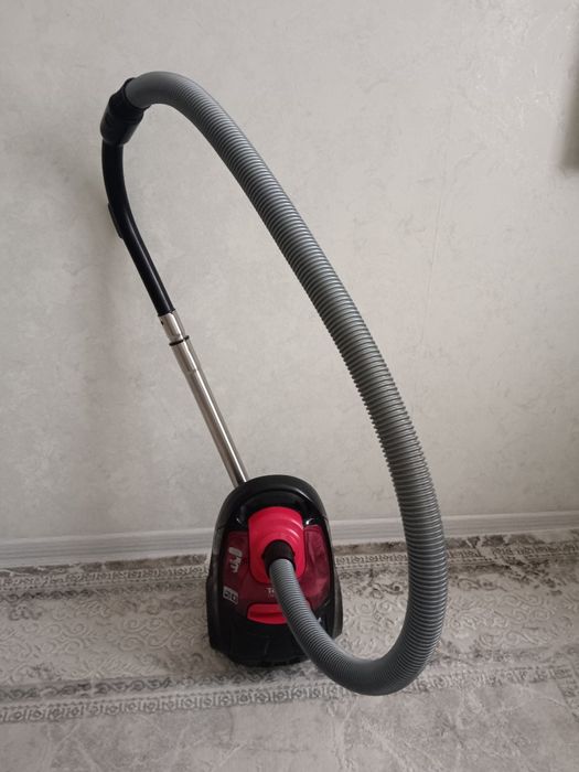 Пылесос Tefal в отличном состоянии. Работает идеально, мощный, удобный