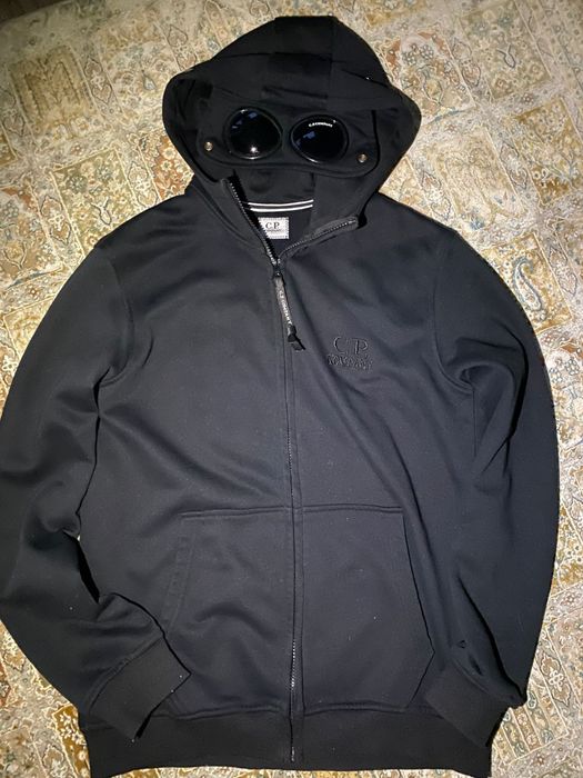 Кофта с глазами в капюшоне из США