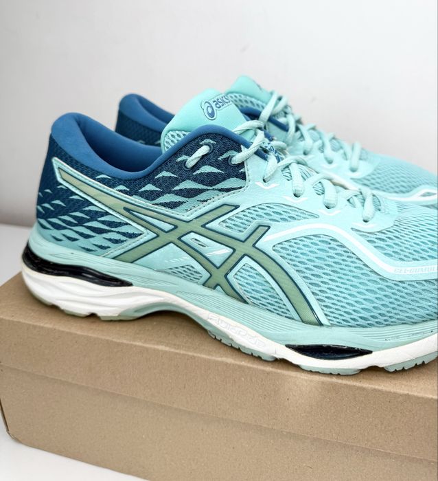 Asics Gel-Cumulus 18 (43.5) Маратонки