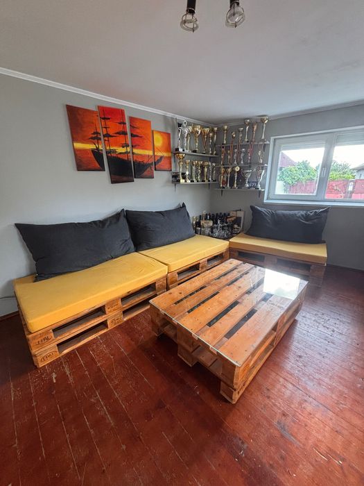 Canapele din paleți