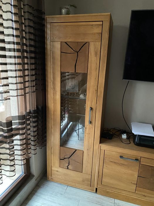 Витрина Jale от масив дъб