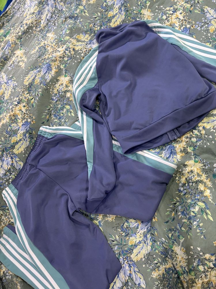 ADIDAS SPORTSWEAR Essentials  xs (32)
