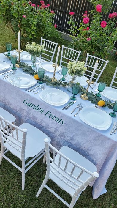 Mese si scaune chiavari pilgrim de inchiriat / ghirlande luminoase