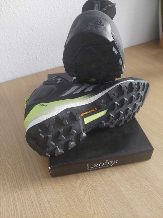 Vând ghete Adidas Terrex