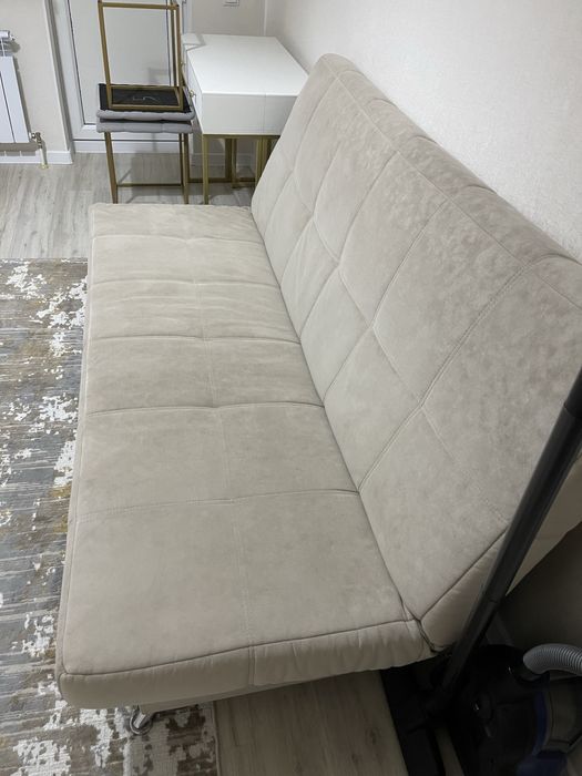 Продам диван, в связи с переездом.