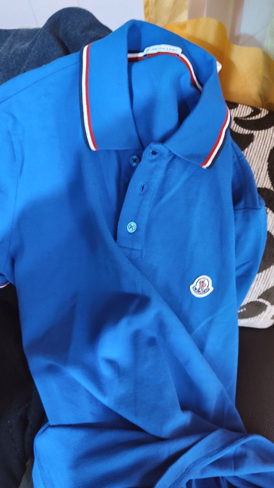 Vând Tricou Moncler original