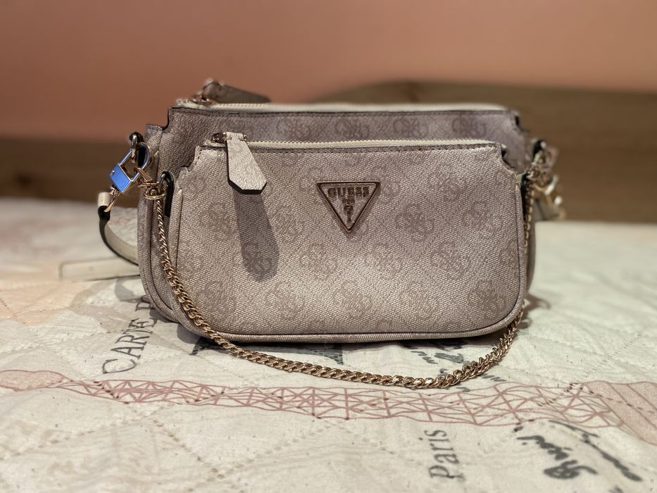Продавам оригинална дамска чантичка Guess – модел с две отделни чанти