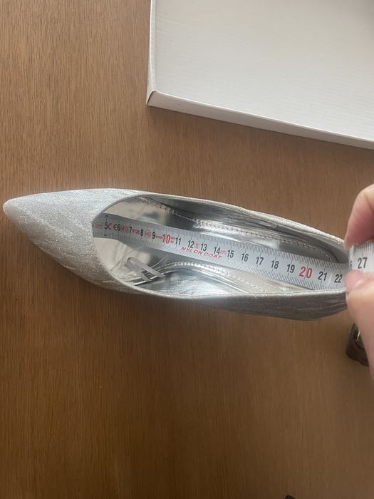 Сребристи обувки 35