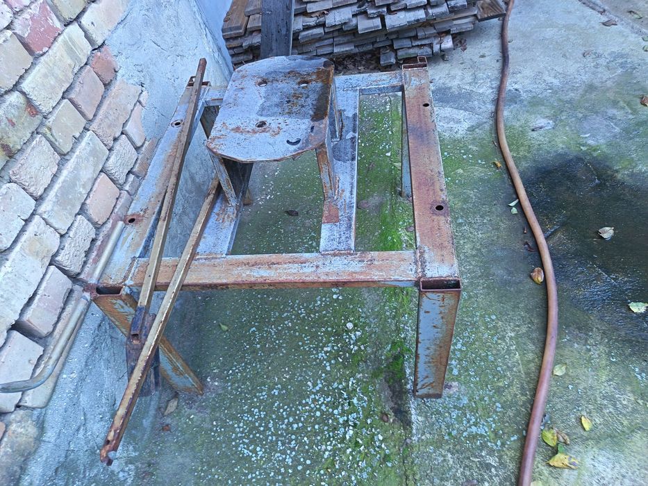 Конзола конструкция за багажник за куче