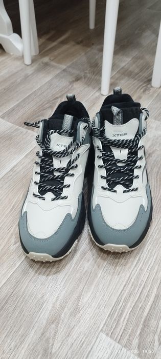 Кроссовки Xtep серые