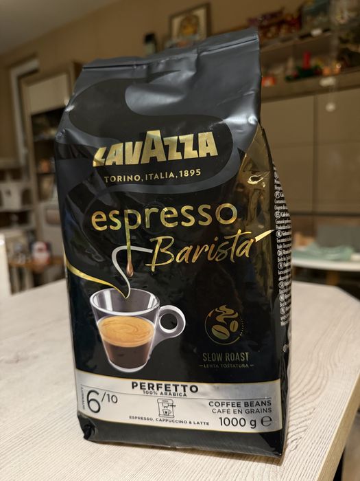 Кафемашина- кафеавтомат Jura Ena 4 с подарък 1кг кафе Lavazza