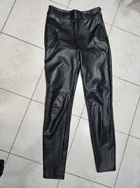 Pantaloni piele ecologica Stradivarius impecabili