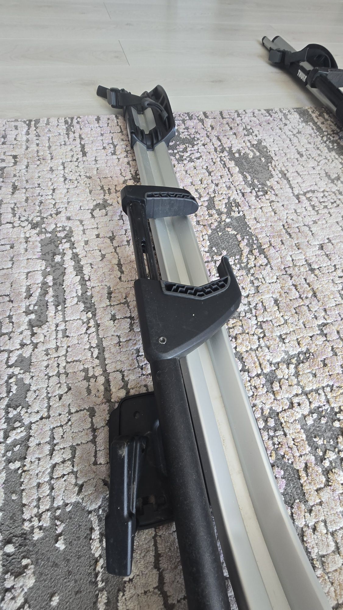 Vând 2x suporți THULE proride 598