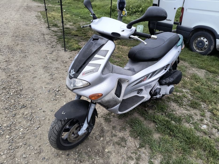 Vând scuter Piaggio Runer 124cc
