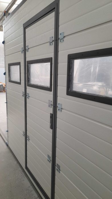 Usa garaj sectionala 3000x2500 gri antracit, automatizare si accesorii