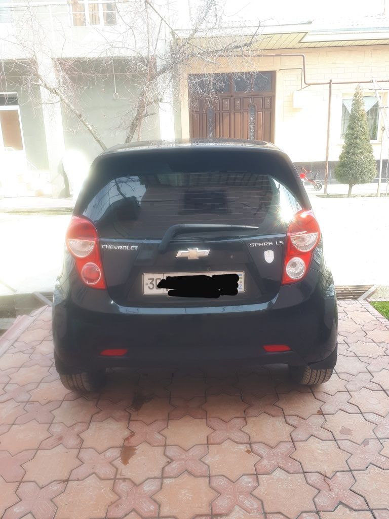 Chevrolet Spark 2 позиция евро 2015 года в хорошем состоянии