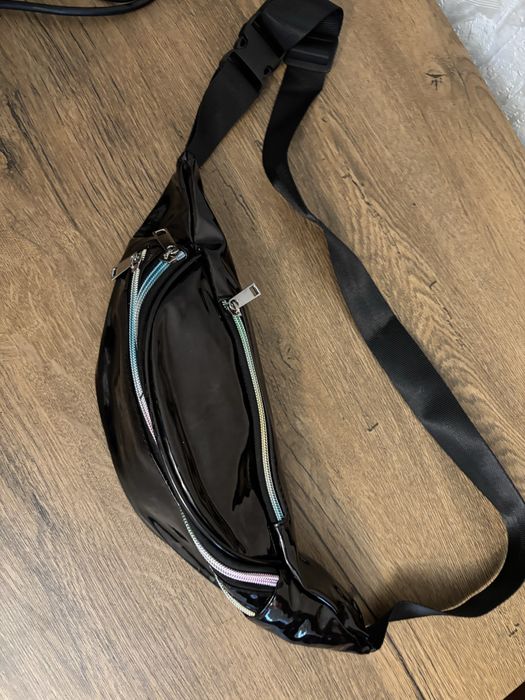 Дамска лачена чанта