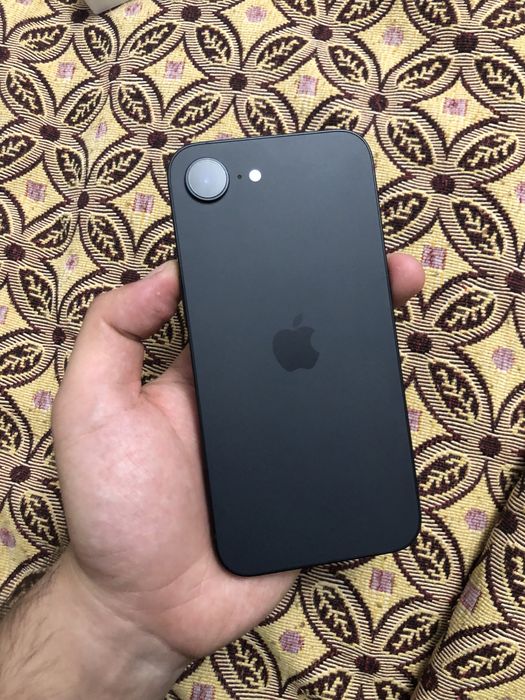 iPhone 16e, с гарантией