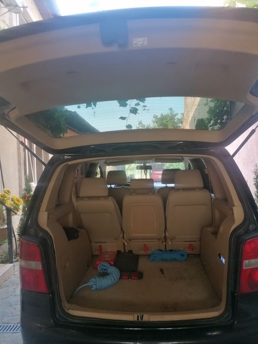 Vând vw touran 2.0 tdi