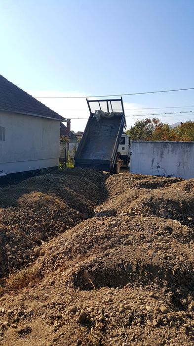 Transport nisip, sort, moloz, balastru, pamant de gazon, piatra, marfa