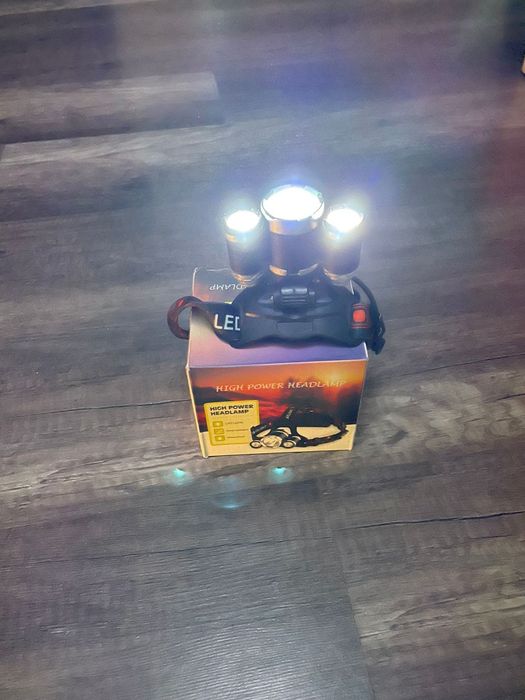 Vând lanterna de cap profesională