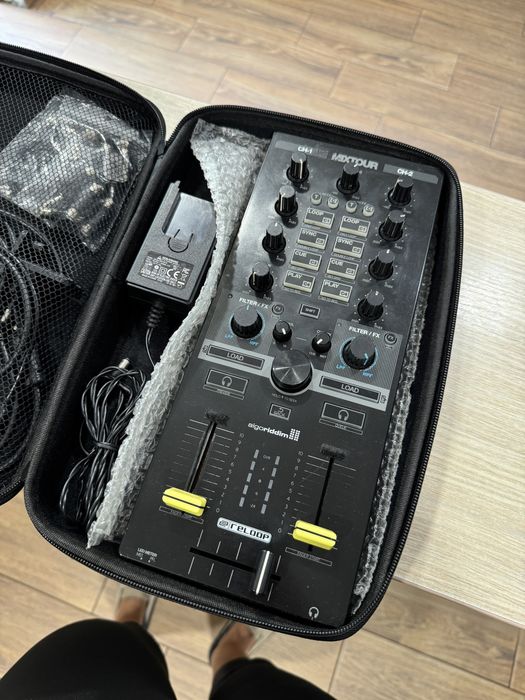 Mobile Dj Setup - Reloop Mixtour!!!