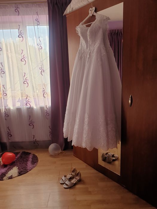 Vând Rochie De Mireasă