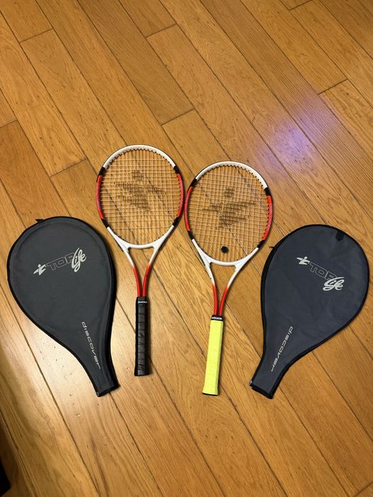 Vand 2 buc rachete tenis cu huse