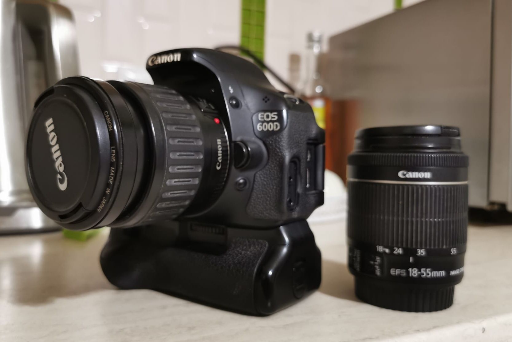 Aparat foto dslr Canon 600d grip 4 baterii obiective 18-55 și 35-105