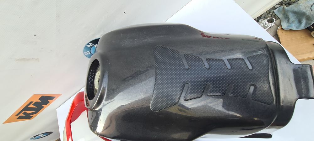 Rezervor plastic Ducati Monster cu carena far contact chei