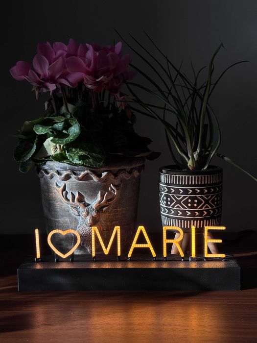 LED лампа „I LOVE MARIE“ с тъч бутон – ръчна изработка